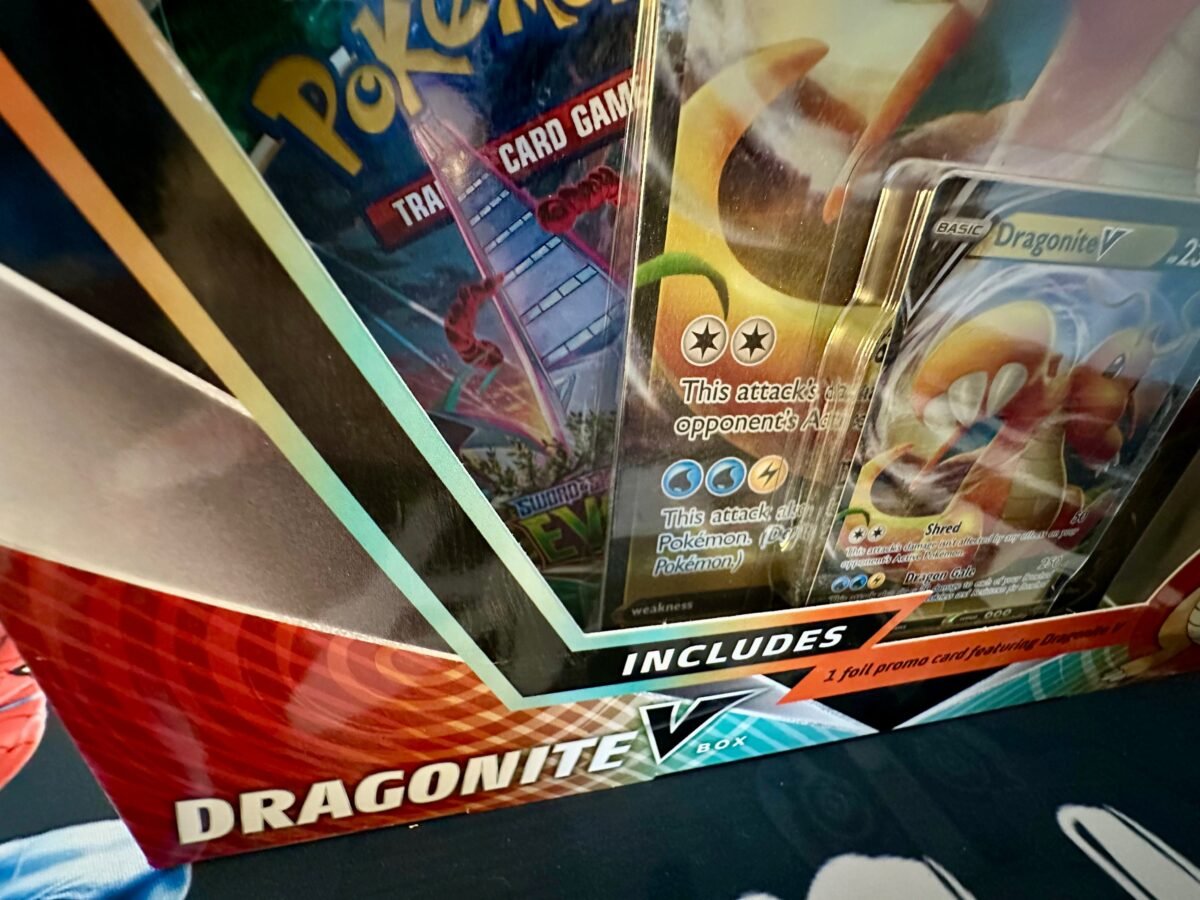 Pokemon Dragonite V Evolving Skies Collection Box - Image 2
