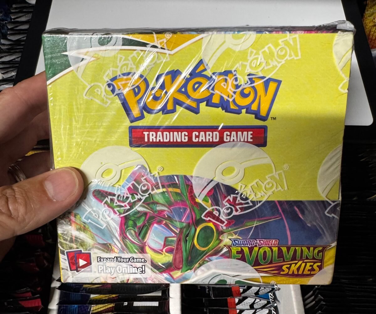 Pokemon Evolving Skies Booster Box - Image 2